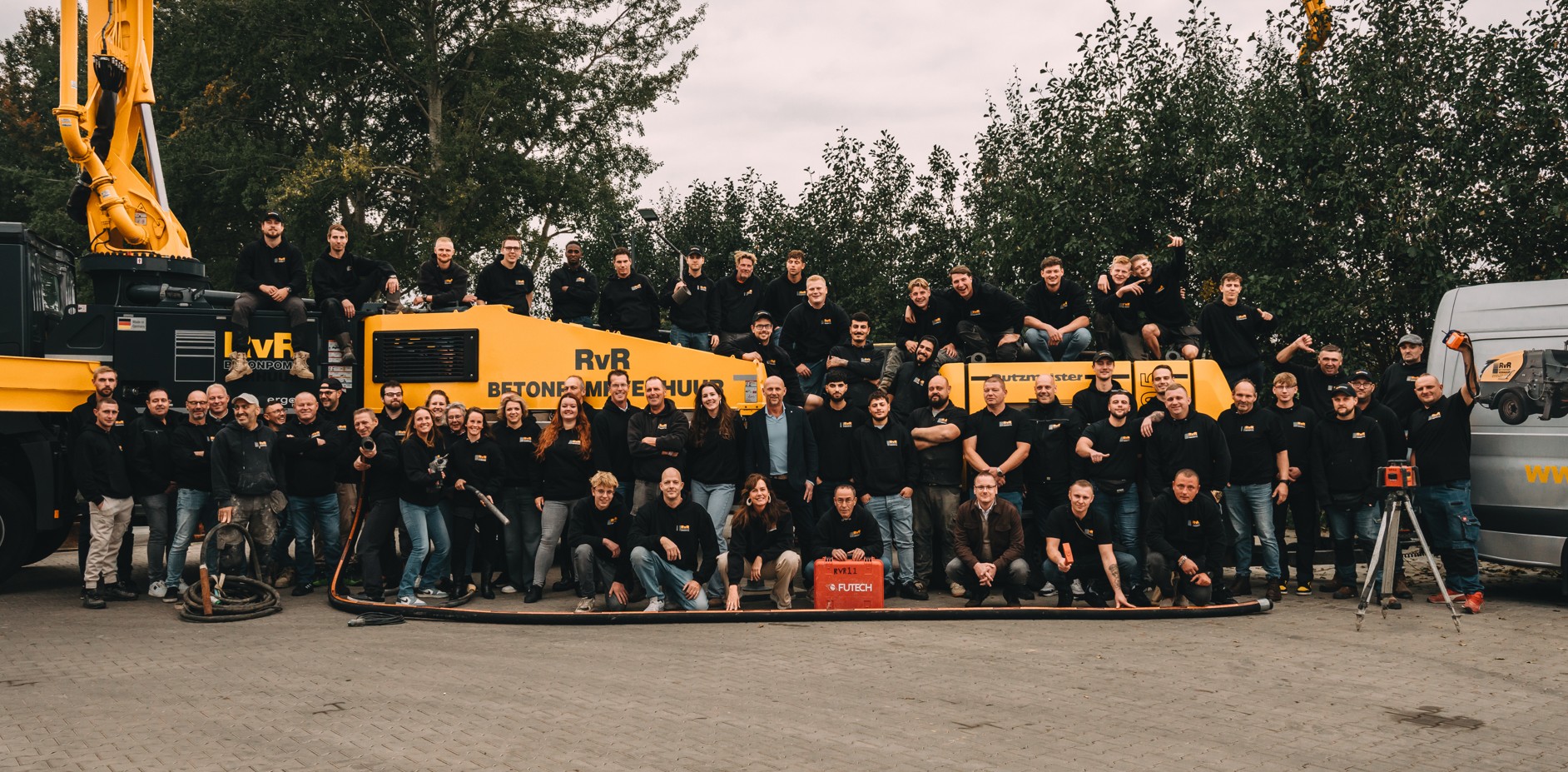 Het complete team van RvR Betonpomp Verhuur